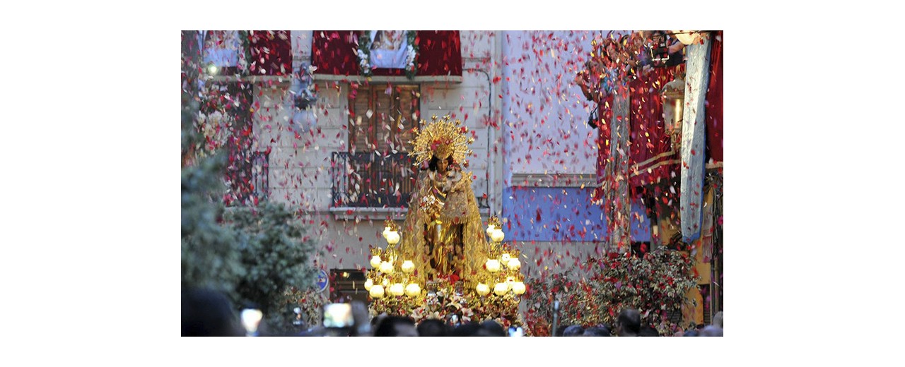 LE DEUXIÈME DIMANCHE DE MAI: LE JOUR DE LA VIRGEN DE LOS DESAMPARADOS